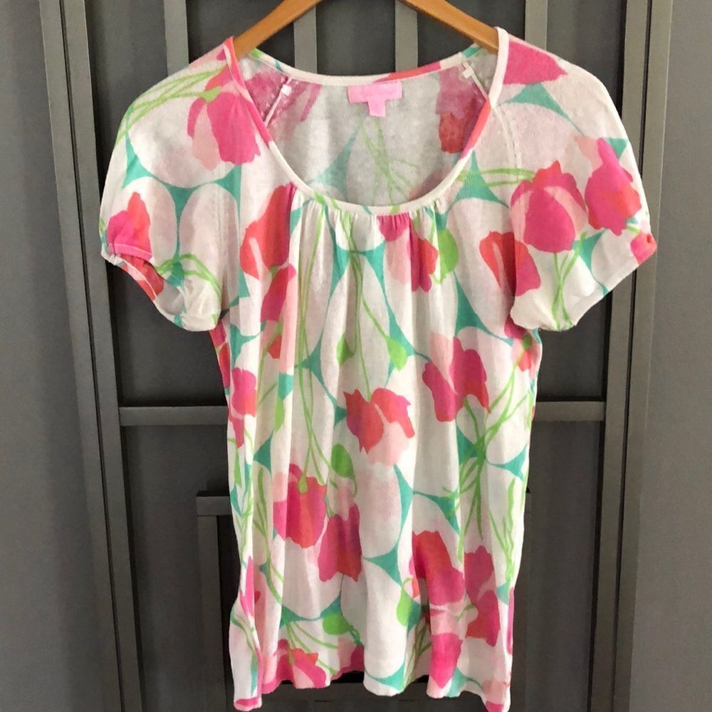Lilly Pulitzer floral knit short sleeve top. Size S